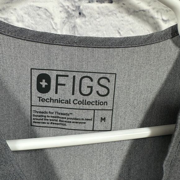 Figs Grey Short Sleeve Scrub Top Technical Collection Size Medium - Picture 4 of 8